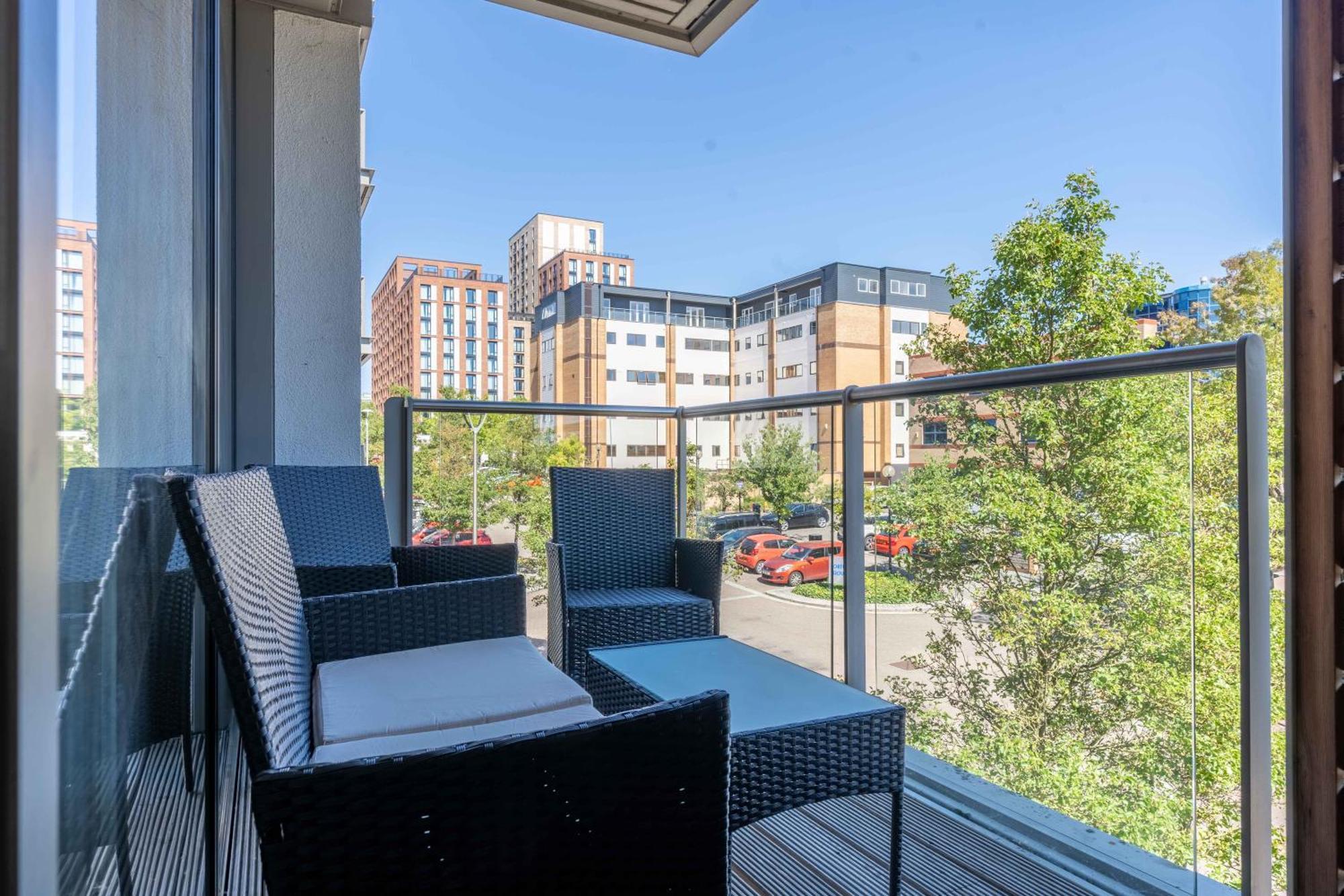 Cotels At Vizion Serviced Apartments, Superfast Broadband, Central Location, Free Parking, Fully Equipped Kitchen Milton Keynes Ngoại thất bức ảnh