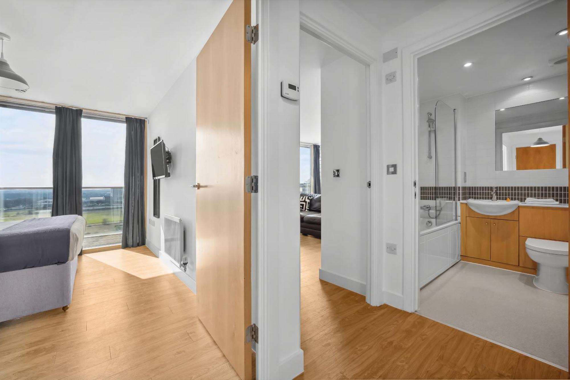 Cotels At Vizion Serviced Apartments, Superfast Broadband, Central Location, Free Parking, Fully Equipped Kitchen Milton Keynes Ngoại thất bức ảnh